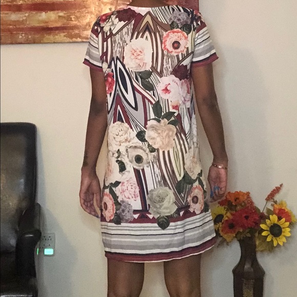 Sarah Gai Dress - Picture 3 of 4